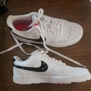Nike White and Black Womens Sneakers